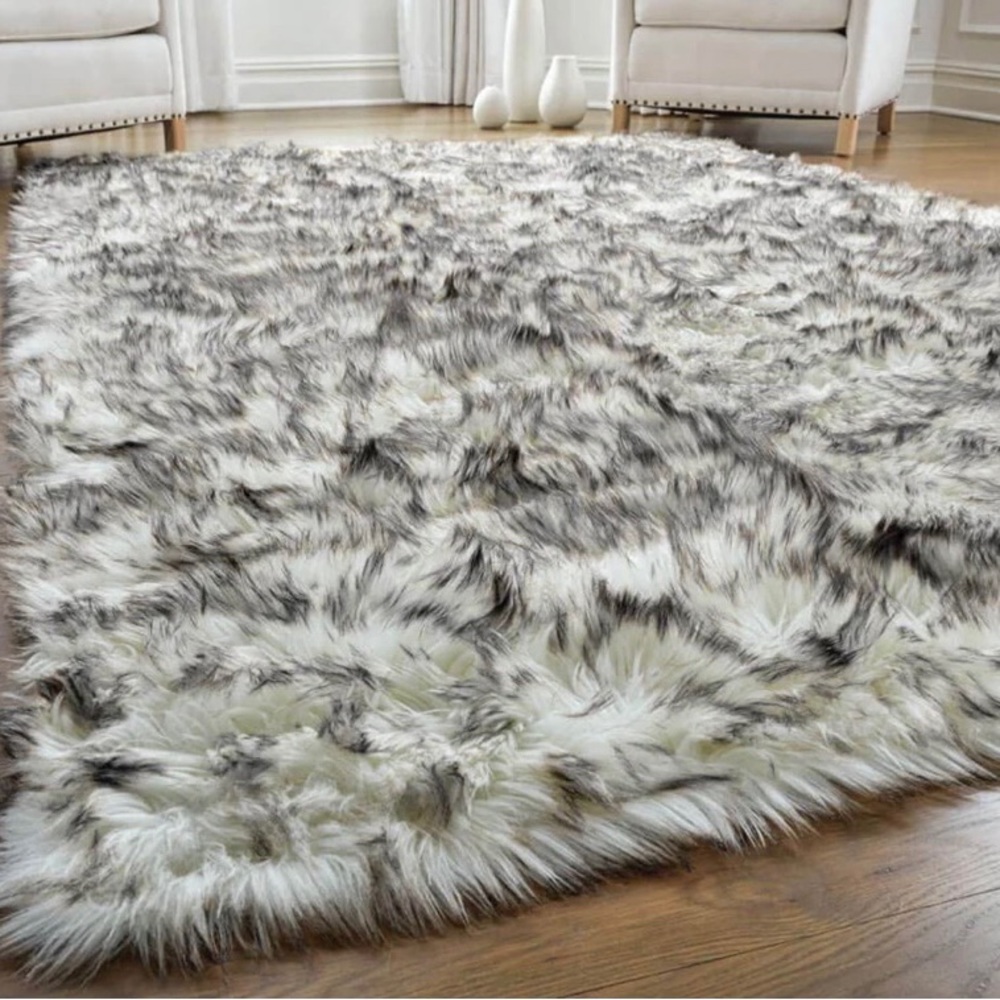 Faux Wool Plush Rug Soft Shaggy Home Floor Area Mat Decoration. White-Black-Tip